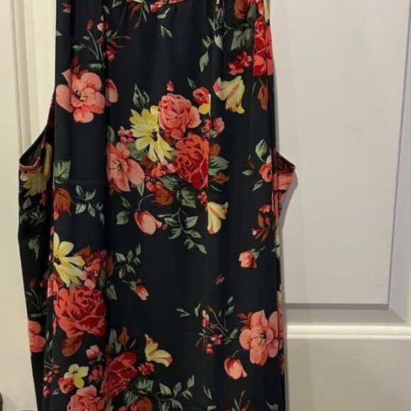 NWT high‎ neck floral sleeveless blouse - Picture 4 of 5